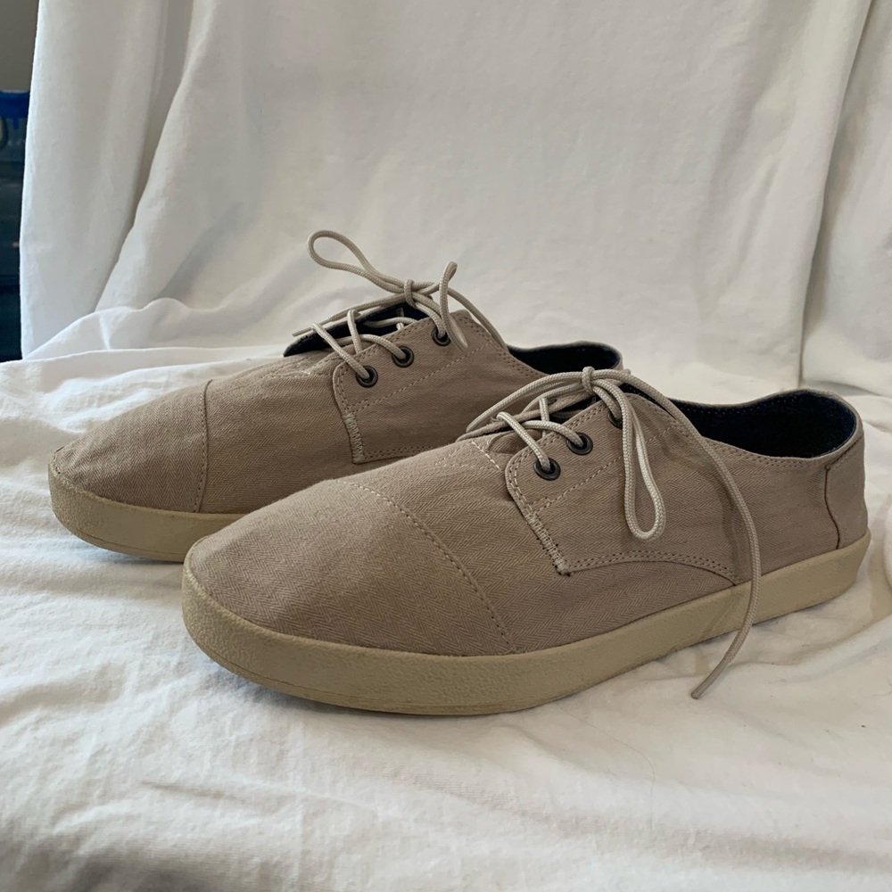 Men’s Tom’s shoes
